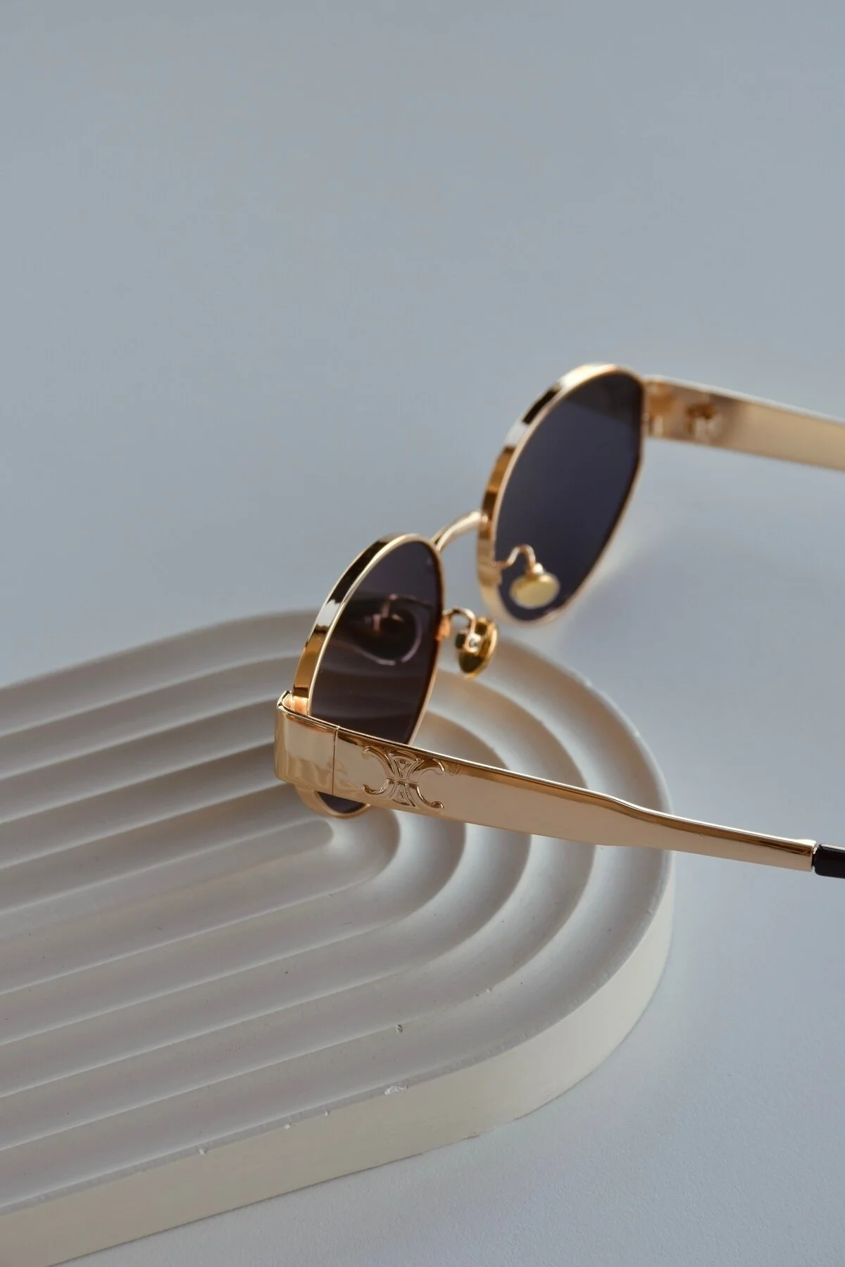 Alev 56 Ekartman Unisex Kadın Uv400 Korumalı Oval Gold Siyah NyIon Cam Metal Güneş Gözlüğü - Görsel 4