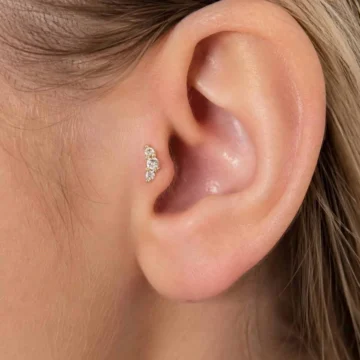 Altın Renk Taşlı Cerrahi Çelik Tragus/Kıkırdak Küpe/Piercing (Tek)