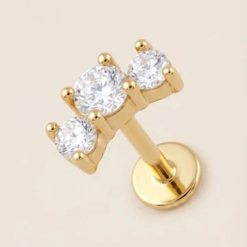 Altın Renkli Cerrahi Çelik Kavisli Büyük 3 Taşlı Flatback Piercing - Helix, Conch, Kıkırdak