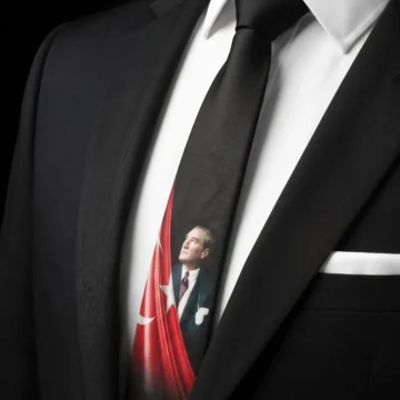 Atatürk Portreli ve Türk Bayraklı Siyah Özel Tasarım Kravat (7 cm) - Özel Kutulu