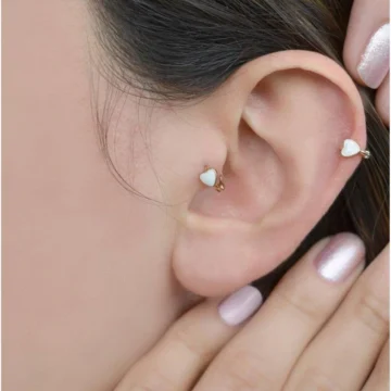 Beyaz Kalpli Halka Tragus Piercing Kıkırdak Küpesi