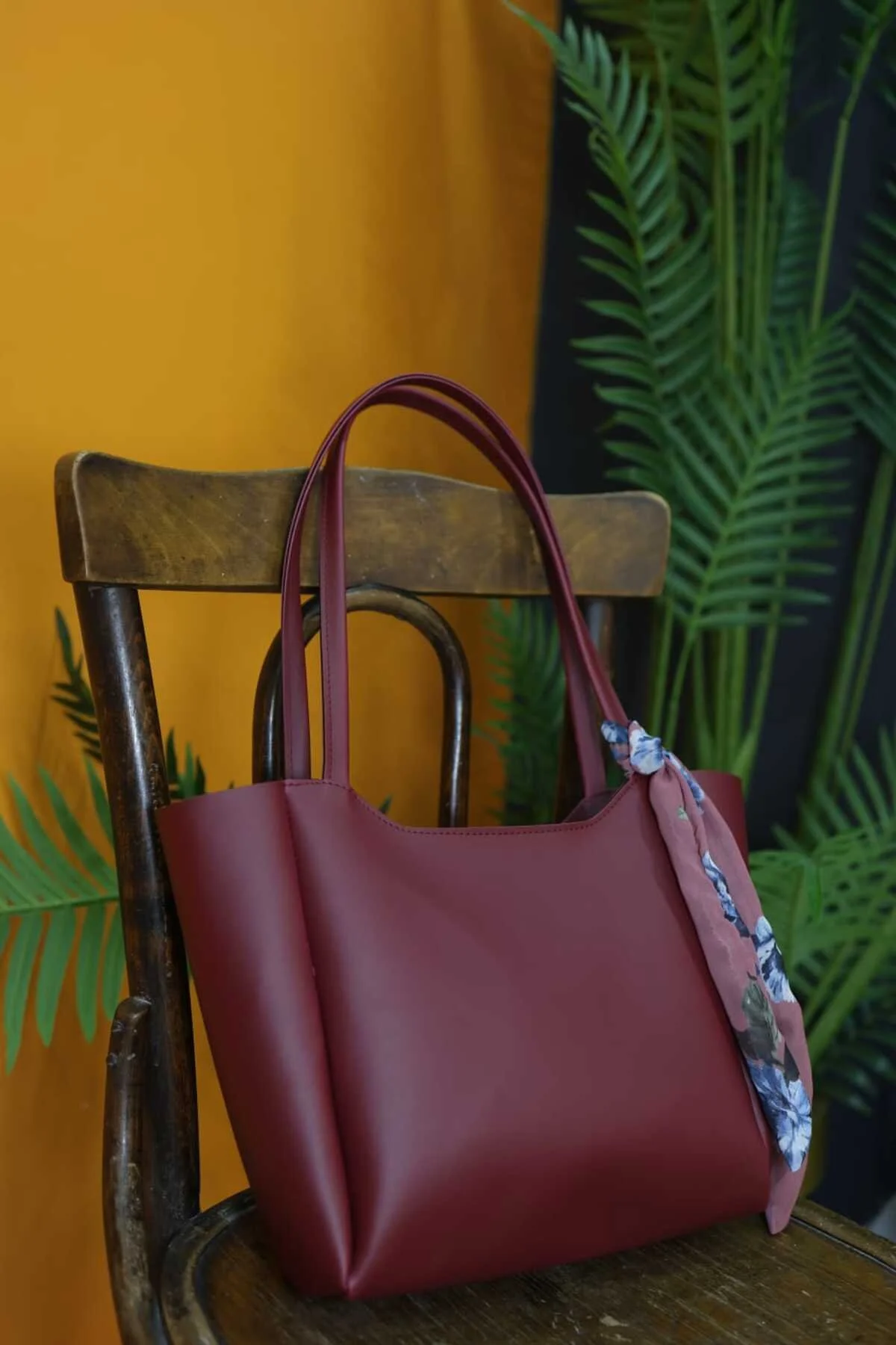 BORDO Kadın Fularlı Fermuarlı Kapamalı Kavisli Shopper El Ve Omuz Çantası - Görsel 5