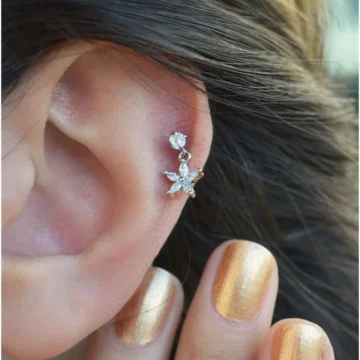 Gold Çiçek Sallantılı Piercing Helix Kıkırdak