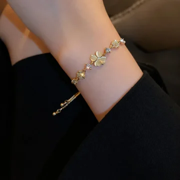 Gold Renk Yonca Figürlü Kadın Bileklik Taş Detaylı Pinterest Tasarım