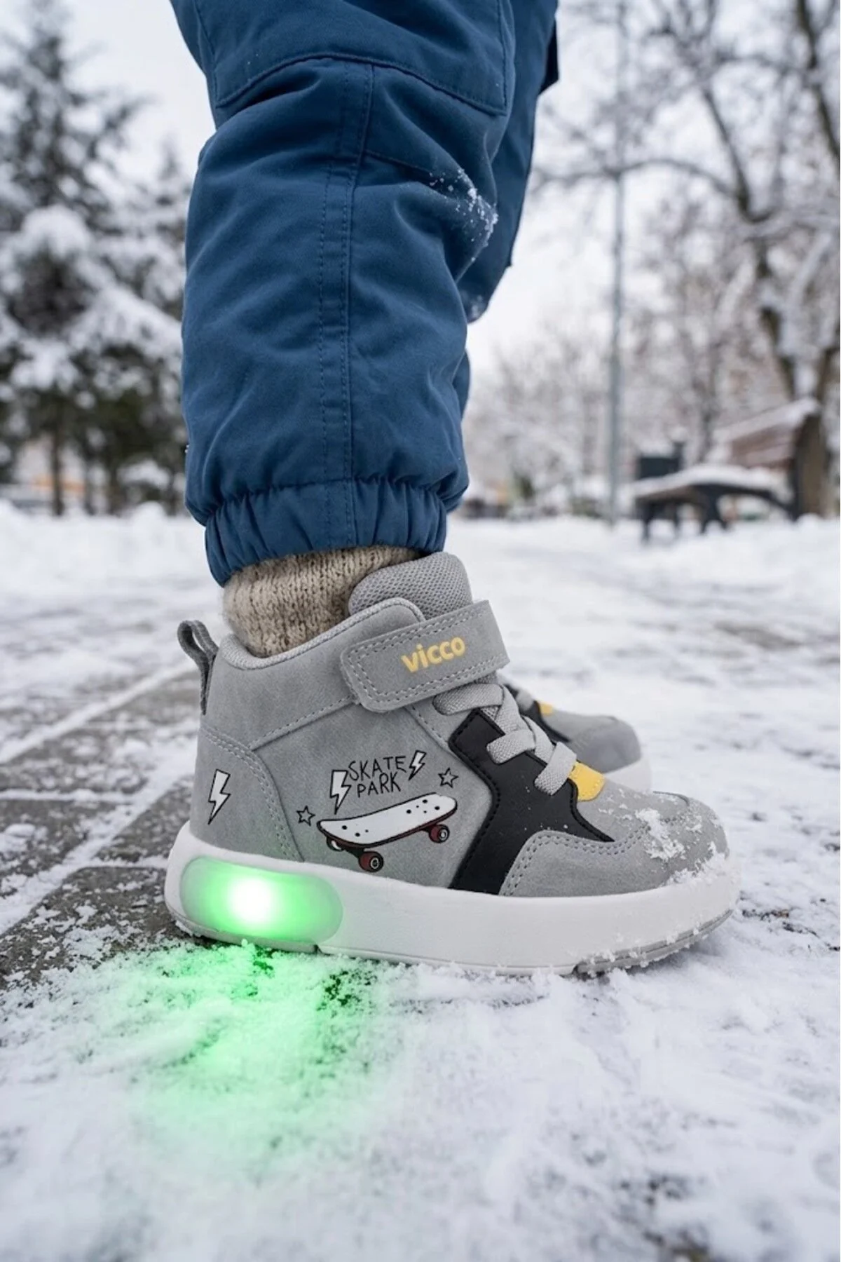 Işıklı Cırtlı Ortopedik Erkek Çocuk Outdoor Bot