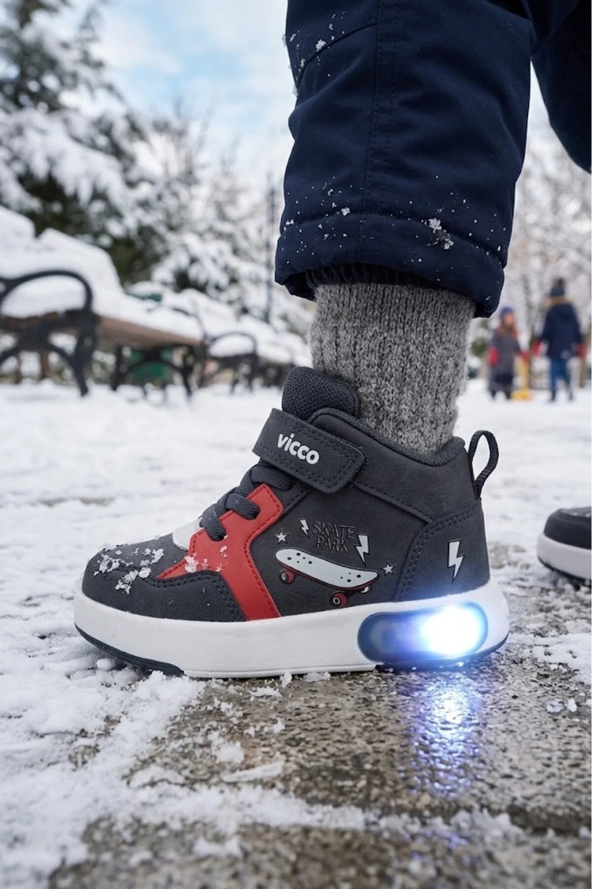 Işıklı Cırtlı Ortopedik Erkek Çocuk Outdoor Bot - Görsel 2