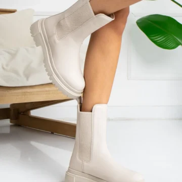 Kadın Bot 1 NUMARA BÜYÜK ALIN Yandan Lastikli Siyah Bot Kaymaz Termo( Taban 5 cm) 21INA15