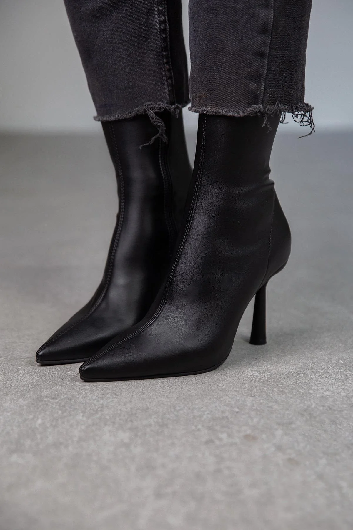 Kadın Siyah Streç Bot İnce Stiletto Topuk Yandan Fermuarlı Sivri Burun Topuklu Bot - Görsel 6
