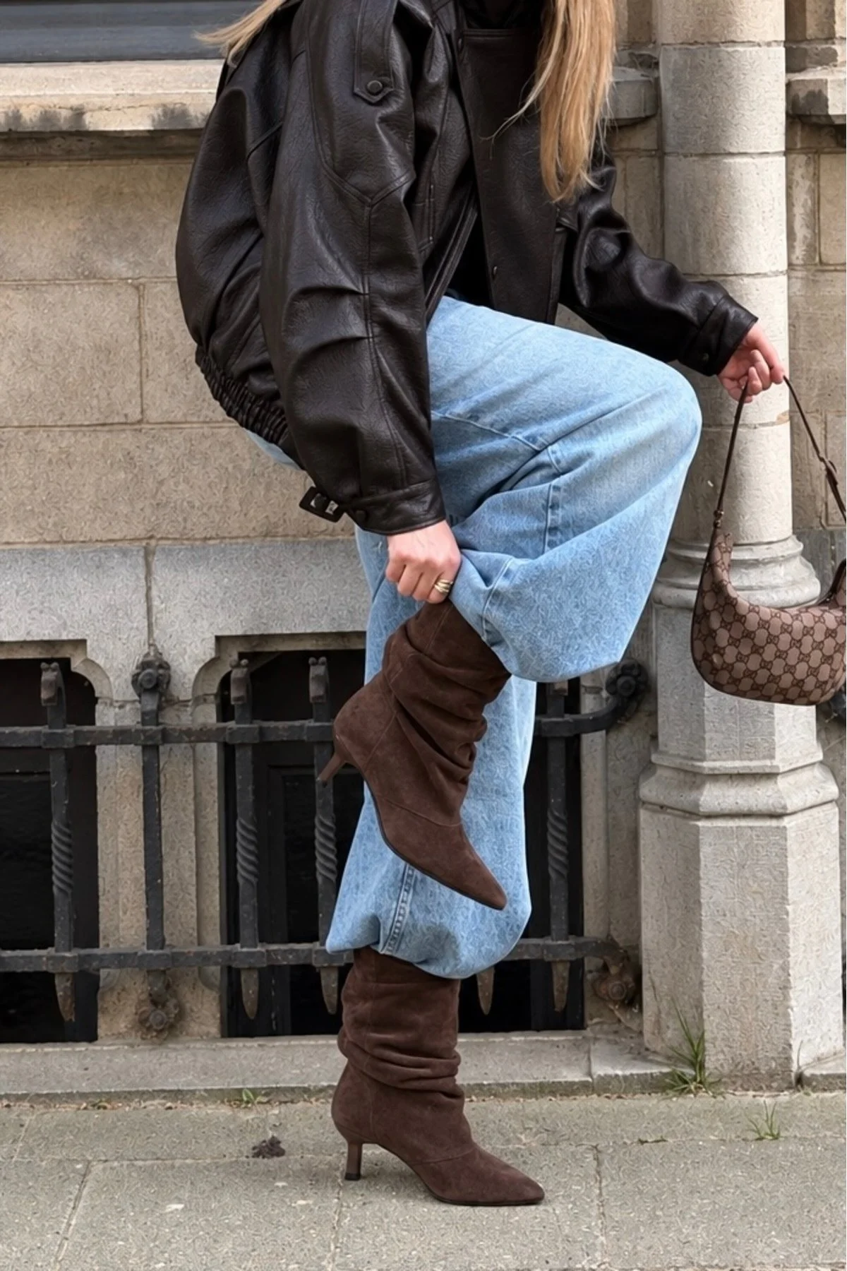 Pillow Slouchy Büzgülü Geniş Bilekli Kısa Topuklu Sivri Burun Kadın Bot Bootie Acı Kahverengi Süet
