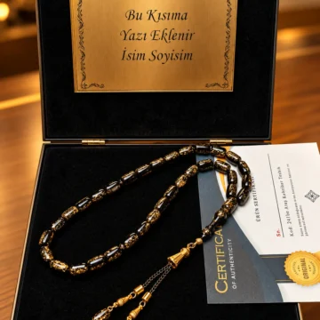 Premium Kutu ve Kişiye Özel Harf Eklemeli Siyah Altın Parçaçıklı Sertifikalı Hediye Kehribar Tesbih