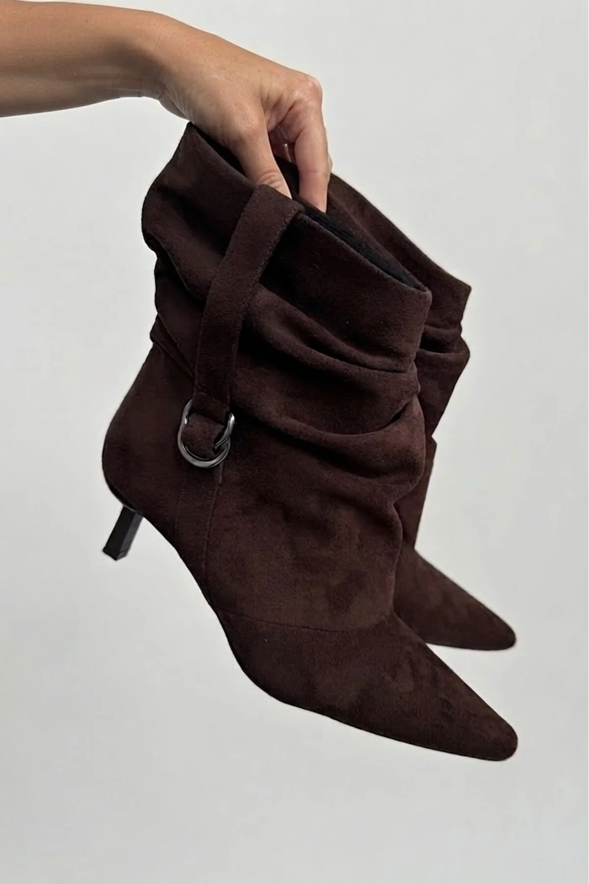 Shape Slouchy Büzgülü Geniş Bilekli Yan Kemer Detaylı Kısa Topuklu Sivri Burun Kadın Bot Bootie