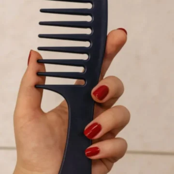 Siyah Geniş Dişli Saç Şekillendirici Tarak