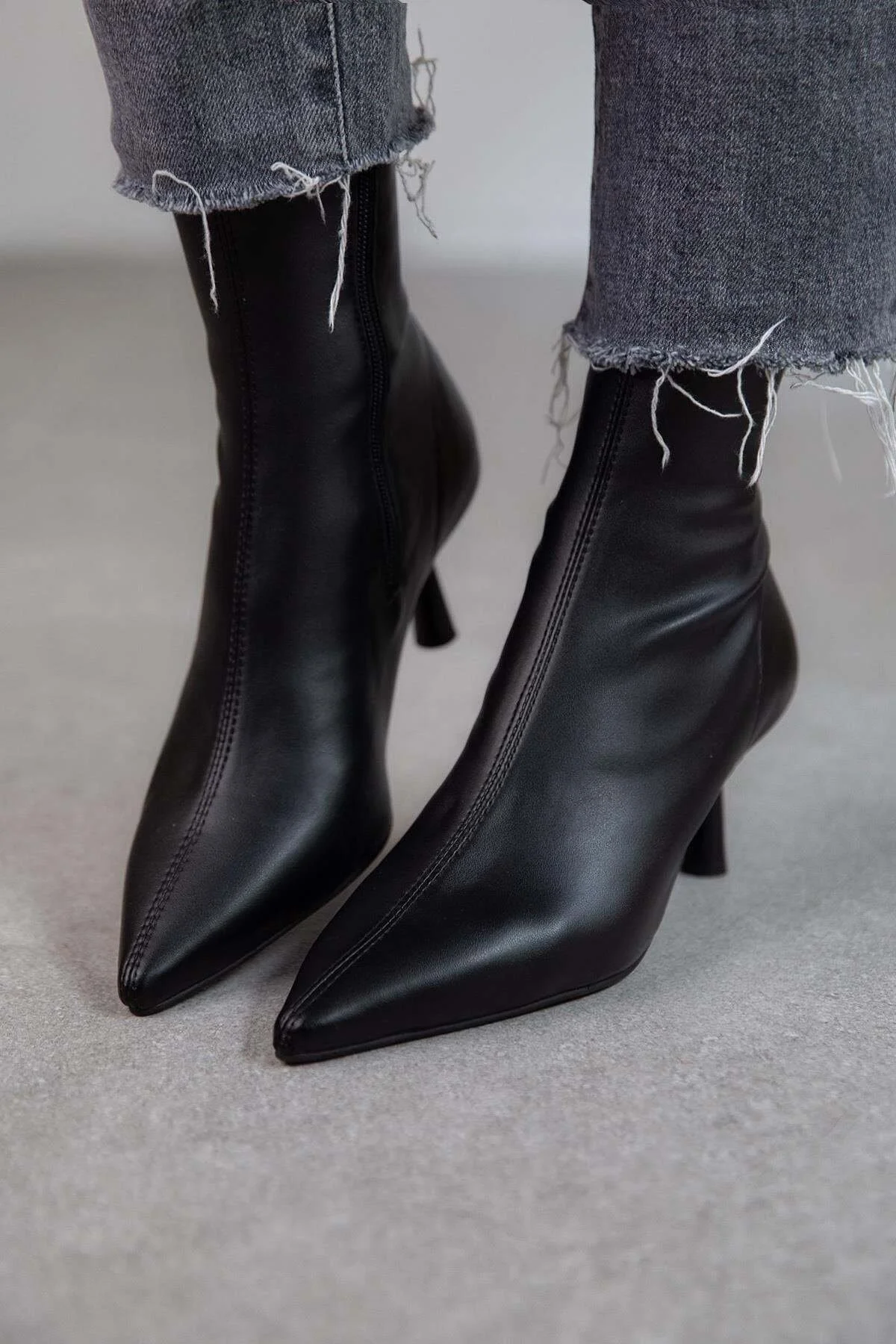 Siyah Süet Streç Bot Kadın İnce Stiletto Topuk Yandan Fermuarlı Rahat Günlük 9 Cm Topuklu Bot - Görsel 5